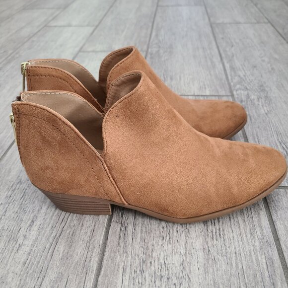 Soda women's brown suede ankle booties size 7 - Picture 5 of 13